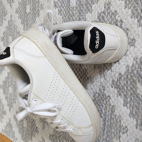 Adidas Cloudfoam Advantage Shoes - Picture 2 of 9